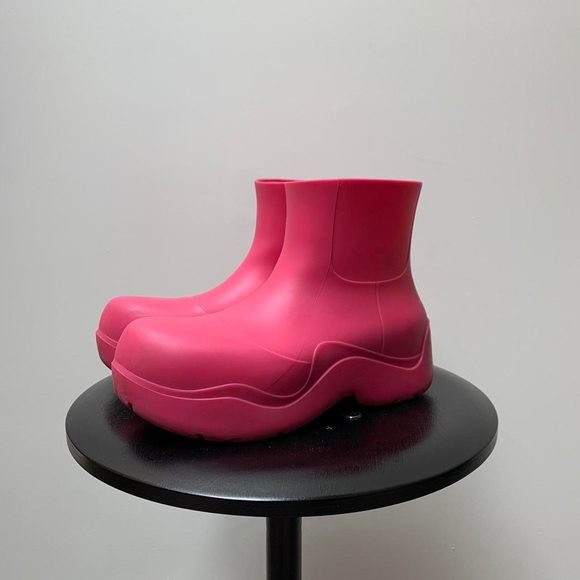 Bottega Veneta Puddle Boots in Lollipop Pink from FW 2020 - Picture 2 of 7